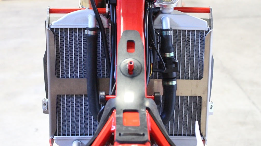 AXP Radiator Braces Red spacers Gas-gas EC250-EC300 18