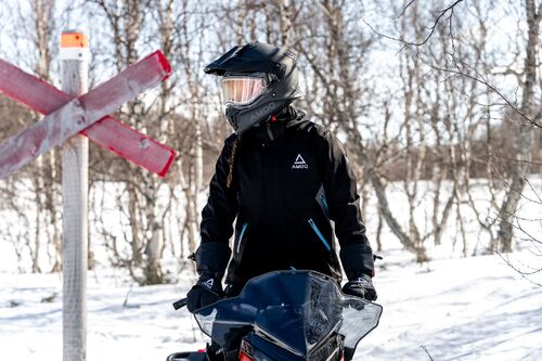 Recoil Hiilikuitukypärä sähkövisiirillä