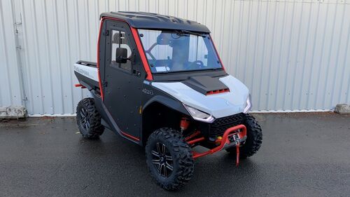 DFK Täysi Ohjaamo mustalla ovella Lämmöllä  + pyyhin/pesin Segway Fugleman