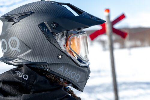 Recoil Hiilikuitukypärä sähkövisiirillä