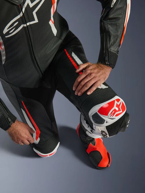 Alpinestars Nahkapuku 1-pcs GP Tech v5 Musta/Valkoinen/ Fluo Punainen